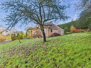 SIDE ASPECT & GARDEN- click for photo gallery